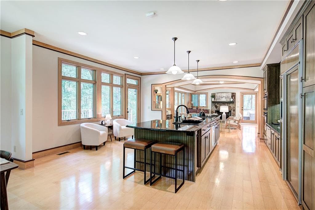 4 bedroom, 5 bathroom, 4,424 sq ft single family residence under contract at 260 Road 2 South, Cartersville, GA 30120 — photo 6