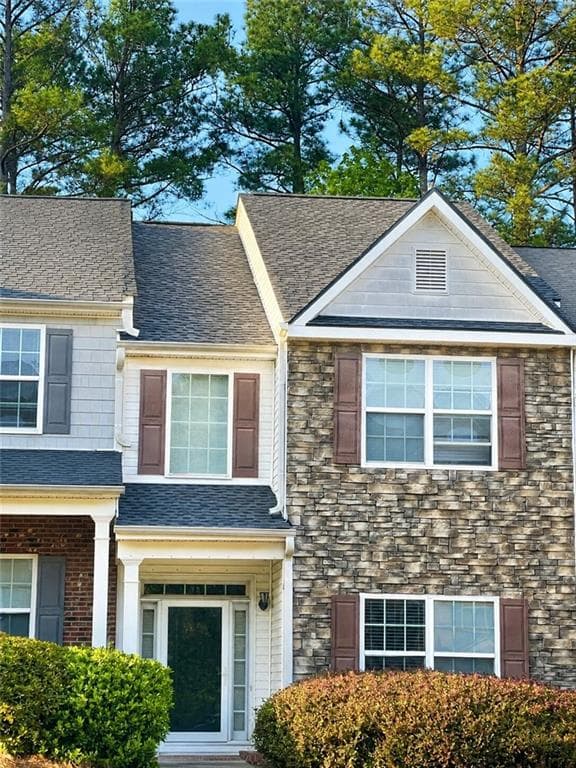 3 bedroom, 3 bathroom, 1,860 sq ft townhouse sold at 6360 Olmadison Place, Atlanta, GA 30349