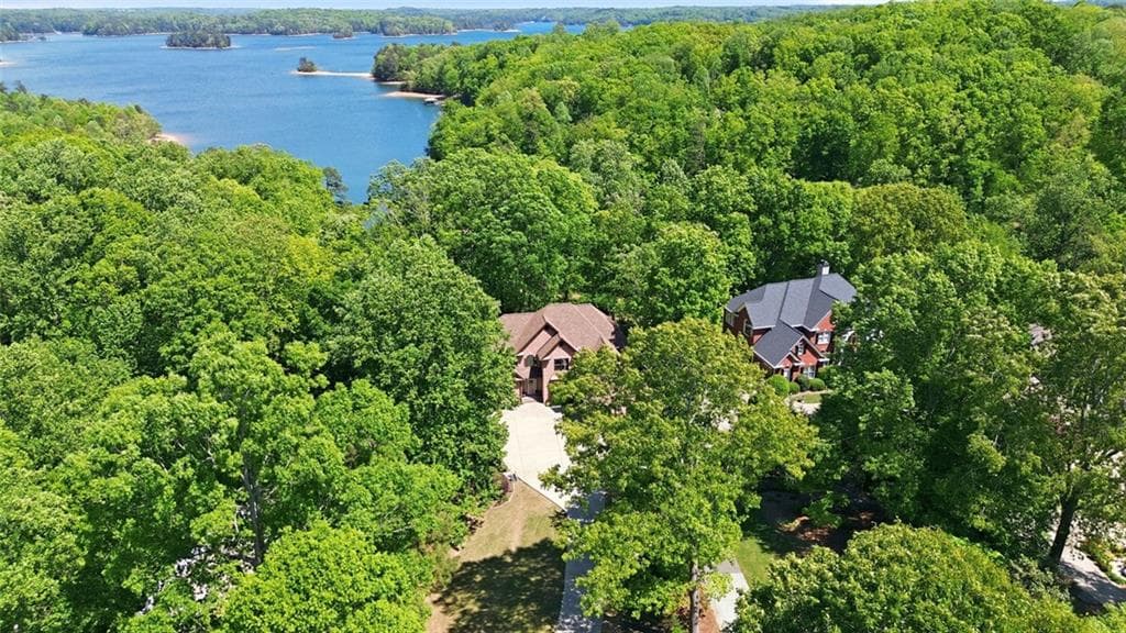 6 bedroom, 5 bathroom, 6,012 sq ft single family residence for sale at 8575 Anchor On Lanier Court, Gainesville, GA 30506 — photo 2