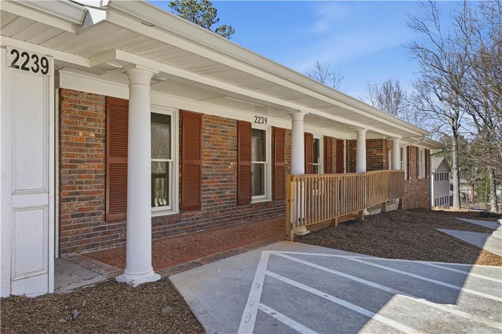 4 bedroom, 3 bathroom, 2,200 sq ft single family residence for sale at 2239 Scenic Drive, Snellville, GA 30078 — photo 4