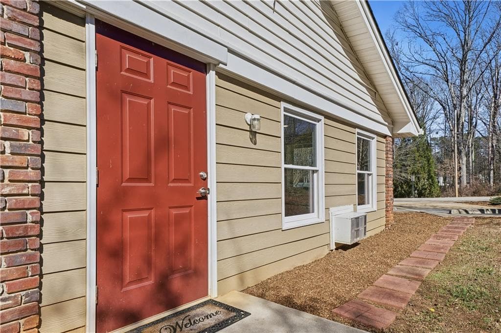 4 bedroom, 3 bathroom, 2,200 sq ft single family residence for sale at 2239 Scenic Drive, Snellville, GA 30078 — photo 5
