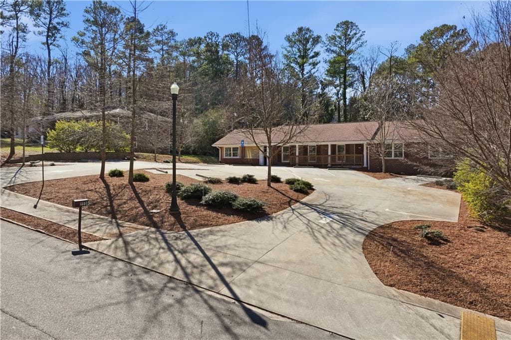 4 bedroom, 3 bathroom, 2,200 sq ft single family residence for sale at 2239 Scenic Drive, Snellville, GA 30078 — photo 6