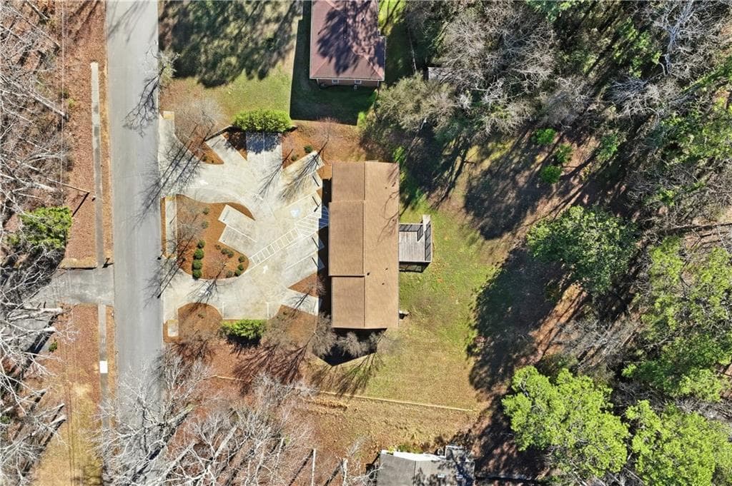4 bedroom, 3 bathroom, 2,200 sq ft single family residence for sale at 2239 Scenic Drive, Snellville, GA 30078 — photo 10