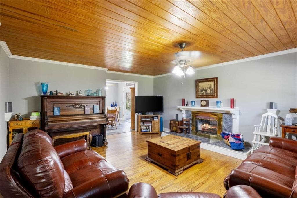 3 bedroom, 2 bathroom, 1,861 sq ft single family residence for sale at 5948 Haywood Valley Road, Summerville, GA 30747 — photo 3