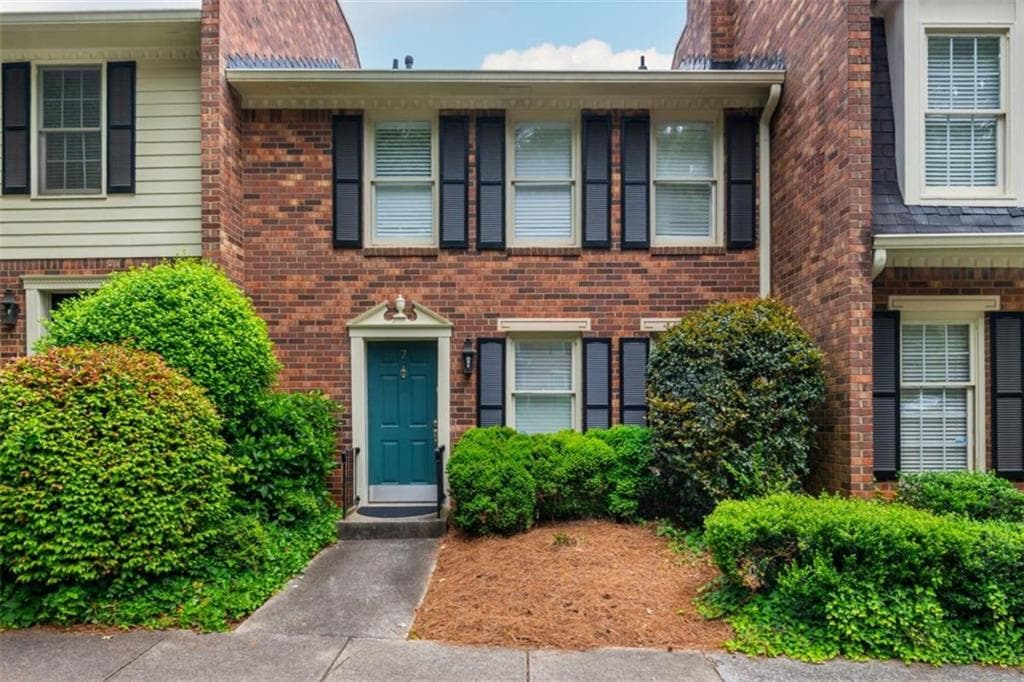 7 Queen Victoria Place, Atlanta, GA 30342 — most recent listing photo