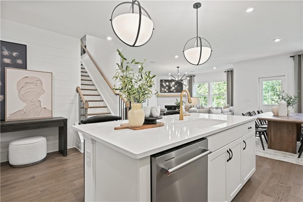 5 bedroom, 3 bathroom, 2,622 sq ft single family residence under contract at 6139 Marigold Way, Atlanta, GA 30349 — photo 9