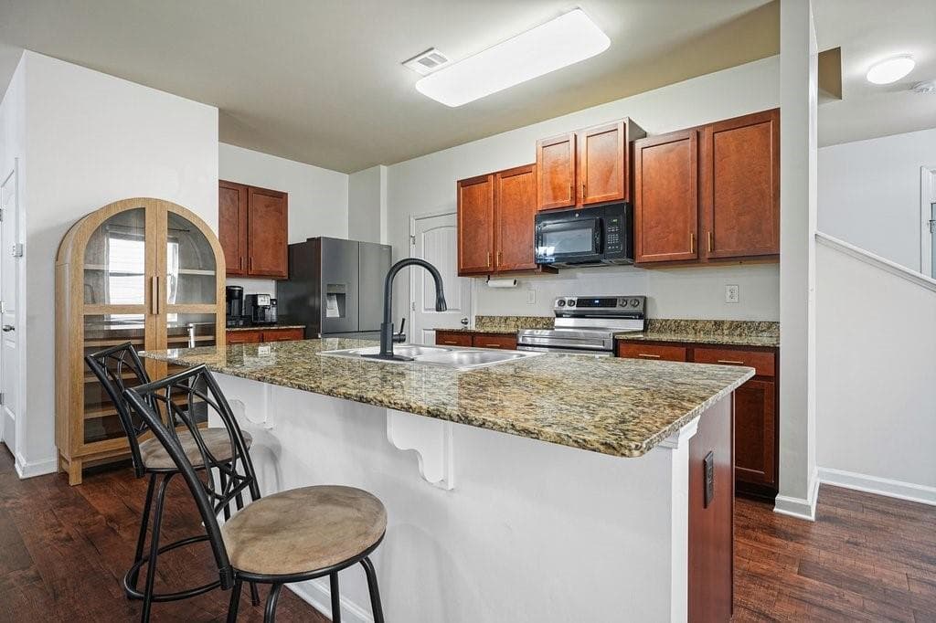 4 bedroom, 3 bathroom, 2,240 sq ft single family residence for sale at 402 Wilshire Court, Acworth, GA 30102 — photo 7