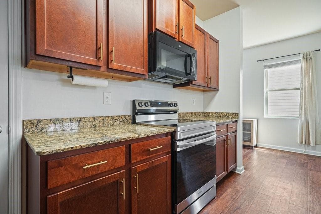 4 bedroom, 3 bathroom, 2,240 sq ft single family residence for sale at 402 Wilshire Court, Acworth, GA 30102 — photo 9