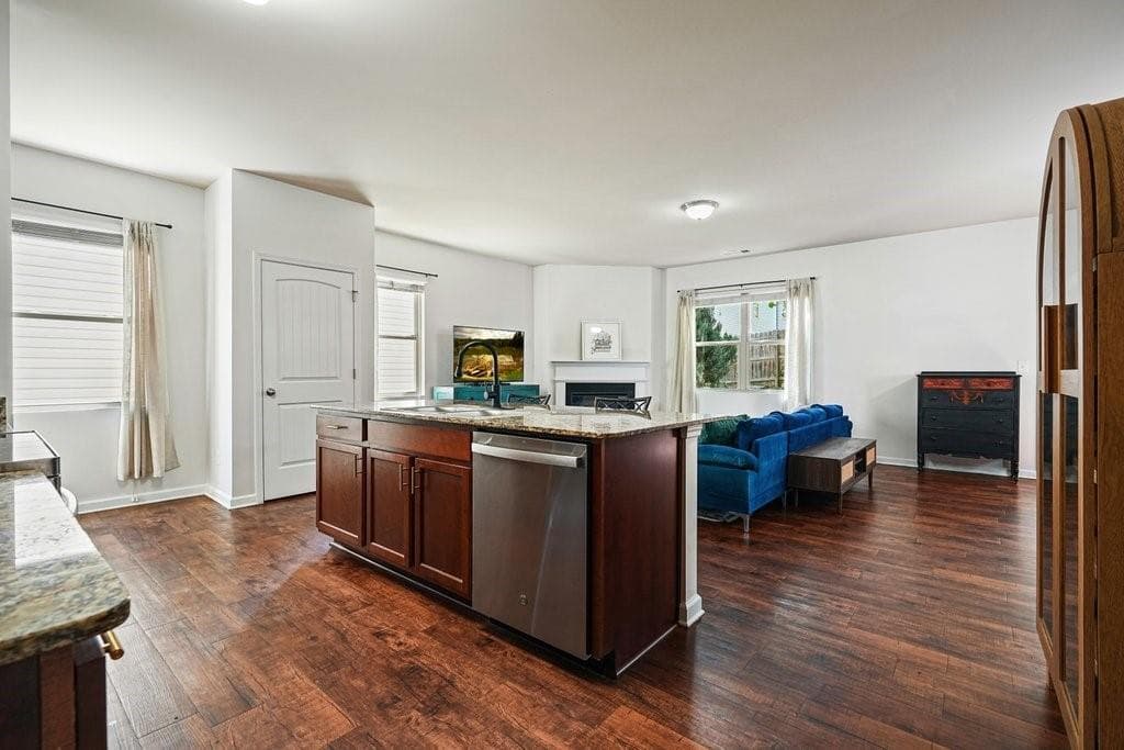 4 bedroom, 3 bathroom, 2,240 sq ft single family residence for sale at 402 Wilshire Court, Acworth, GA 30102 — photo 10