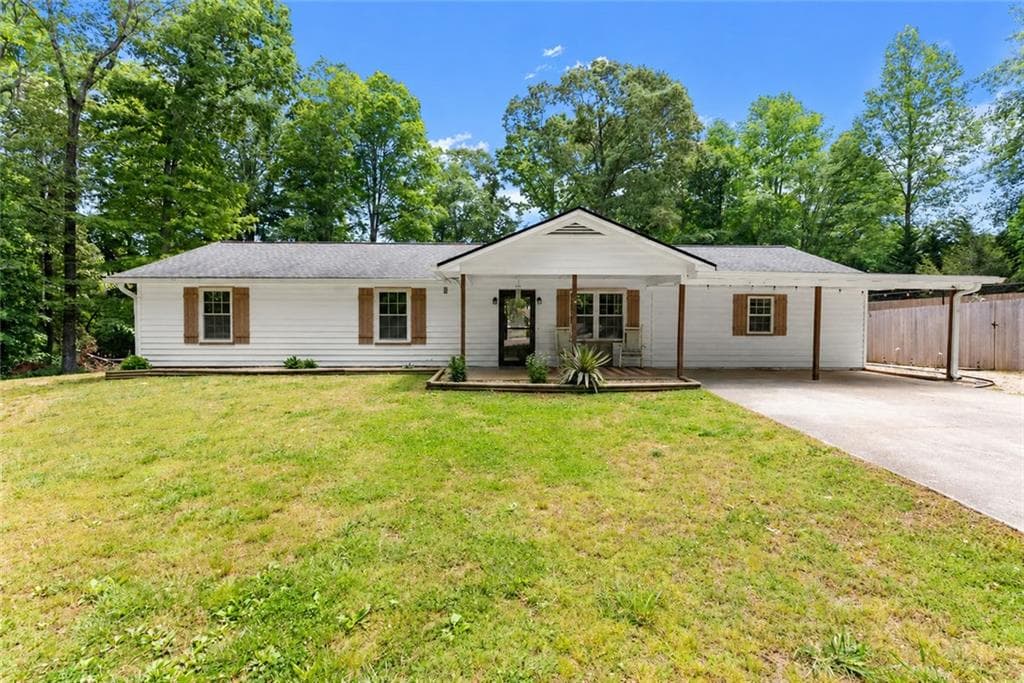4 bedroom, 2 bathroom, 1,996 sq ft single family residence under contract at 278 Oakwood Place, Mount Airy, GA 30563