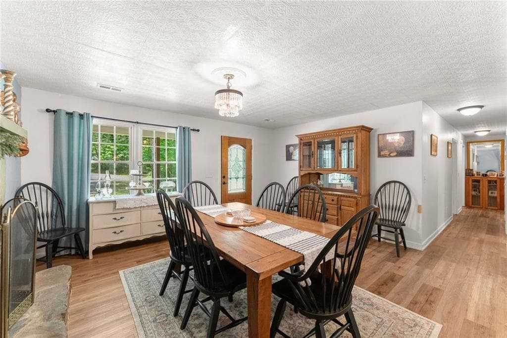 4 bedroom, 2 bathroom, 1,996 sq ft single family residence under contract at 278 Oakwood Place, Mount Airy, GA 30563 — photo 5