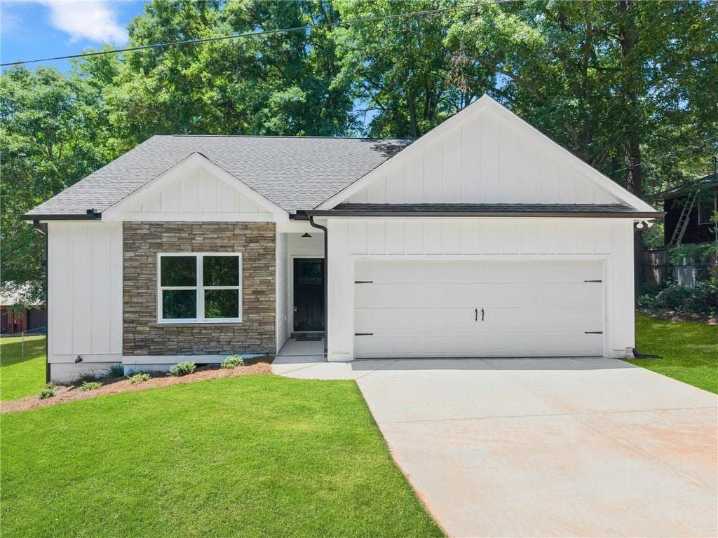 3 bedroom, 2 bathroom, 1,750 sq ft single family residence for sale at 43 Anderson Street, Jefferson, GA 30549