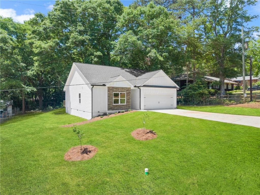 3 bedroom, 2 bathroom, 1,750 sq ft single family residence for sale at 43 Anderson Street, Jefferson, GA 30549 — photo 3