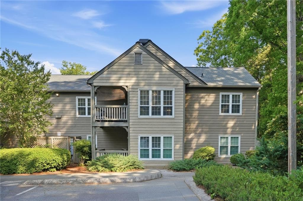 2 bedroom, 2 bathroom, 1,229 sq ft condominium under contract at 1109 Mill Pond Drive, Smyrna, GA 30082