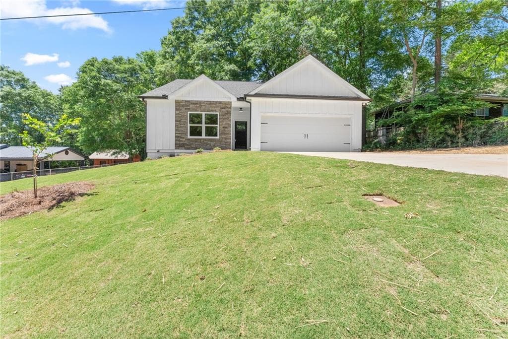 3 bedroom, 2 bathroom, 1,750 sq ft single family residence for sale at 43 Anderson Street, Jefferson, GA 30549 — photo 4