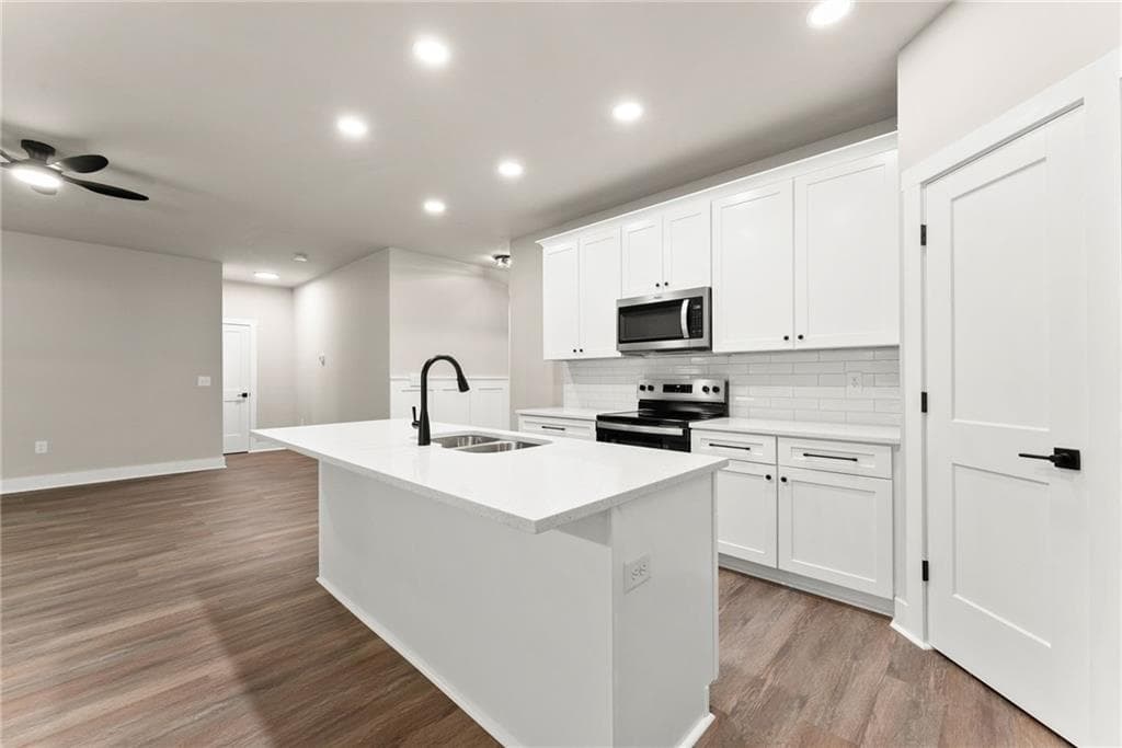 3 bedroom, 2 bathroom, 1,750 sq ft single family residence for sale at 43 Anderson Street, Jefferson, GA 30549 — photo 9