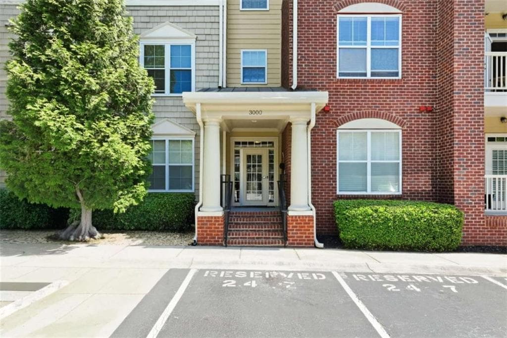 2 bedroom, 2 bathroom, 1,209 sq ft condominium for sale at 3150 Woodwalk Drive 3403, Atlanta, GA 30339 — photo 4