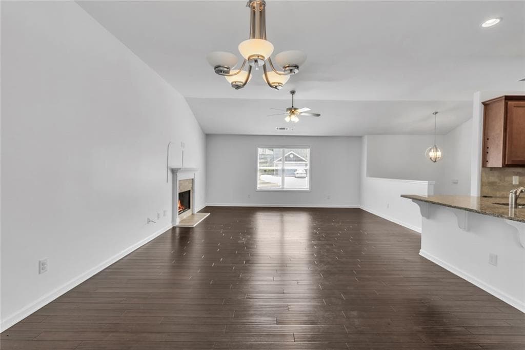 5 bedroom, 3 bathroom, 2,356 sq ft single family residence under contract at 2126 Crown Park Drive, Winder, GA 30680 — photo 3
