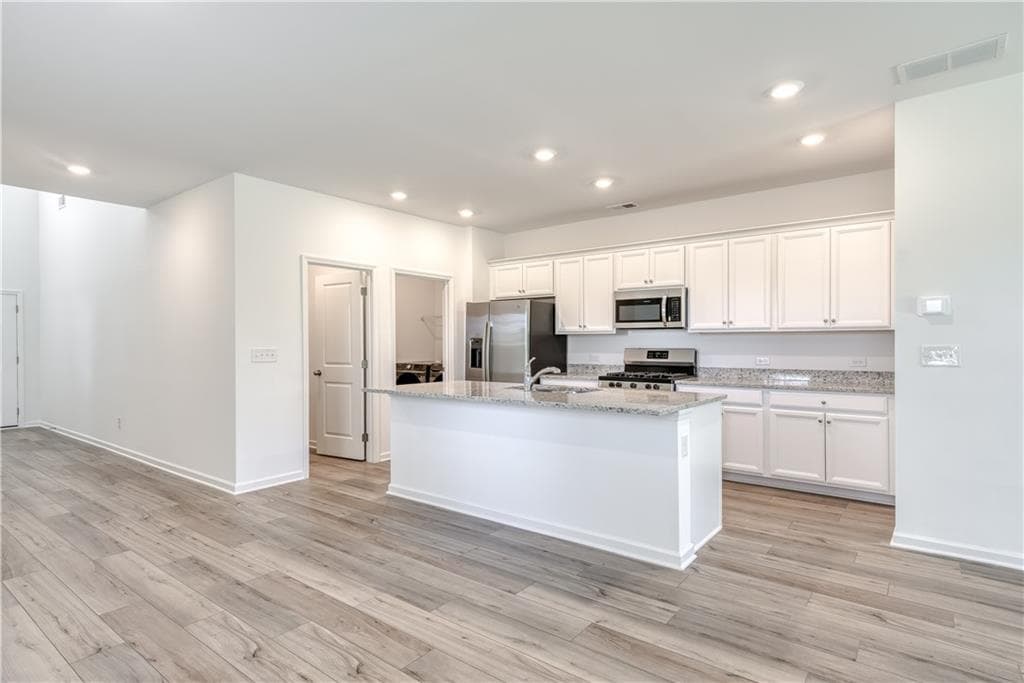 5 bedroom, 3 bathroom single family residence for rent at 49 Kestrel Drive, Braselton, GA 30517 for $2,400 a month — photo 8