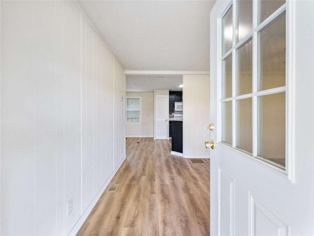 3 bedroom, 2 bathroom, 1,152 sq ft single family residence for sale at 8490 Belton Bridge Road, Lula, GA 30554 — photo 2