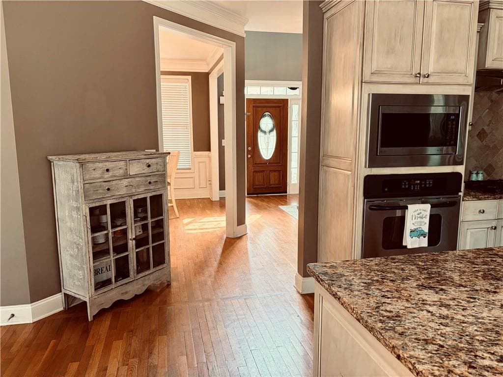 4 bedroom, 3 bathroom, 3,027 sq ft single family residence for sale at 7106 Golfside Drive, Covington, GA 30014 — photo 9