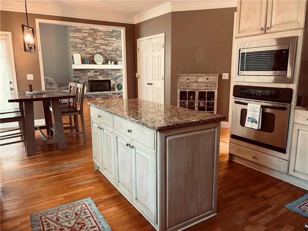 4 bedroom, 3 bathroom, 3,027 sq ft single family residence for sale at 7106 Golfside Drive, Covington, GA 30014 — photo 8