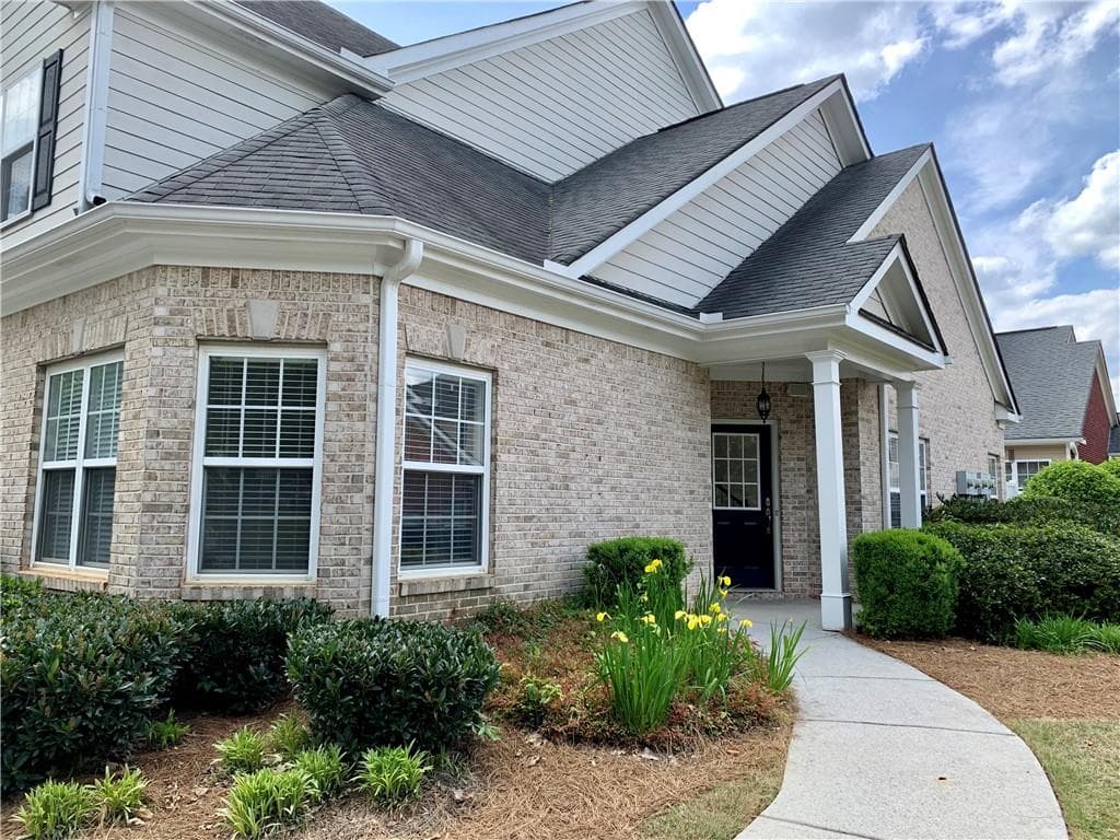 3 bedroom, 3 bathroom, 1,688 sq ft townhouse for rent at 1733 Oakbrook Lane B, Kennesaw, GA 30152 for $2,150 a month — photo 1 of 15