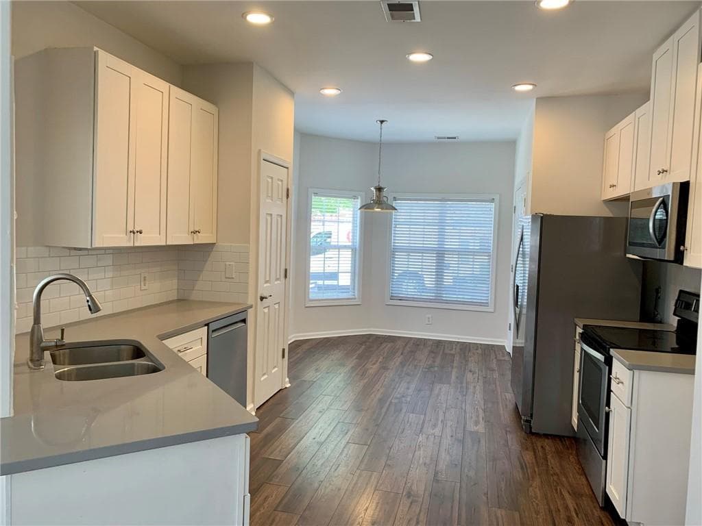3 bedroom, 3 bathroom, 1,688 sq ft townhouse for rent at 1733 Oakbrook Lane B, Kennesaw, GA 30152 for $2,150 a month — photo 2