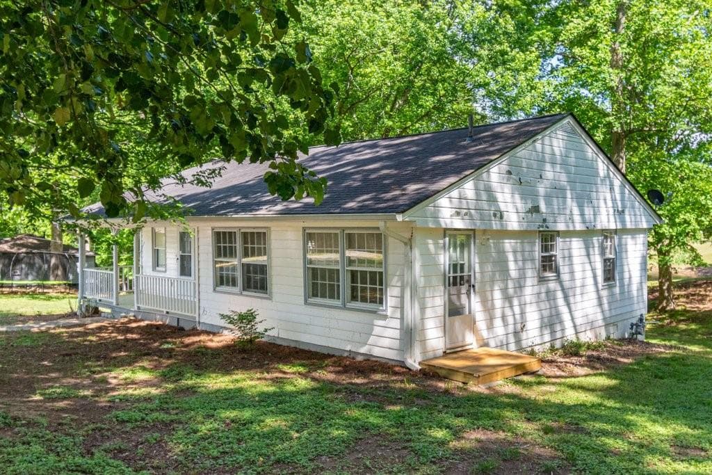 3 bedroom, 2 bathroom, 1,276 sq ft single family residence for sale at 514 Grady Street, Waleska, GA 30183 — photo 1 of 22