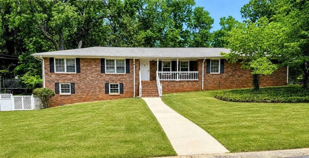 3 bedroom, 2 bathroom, 3,762 sq ft single family residence for sale at 3750 Briarcliff Drive, Douglasville, GA 30135 — photo 3