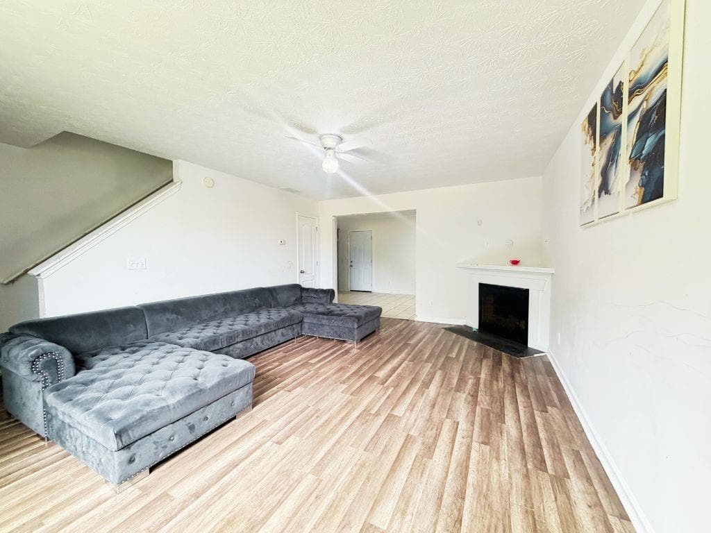 3 bedroom, 3 bathroom, 1,592 sq ft single family residence for sale at 3830 Alderwoods Drive, Jonesboro, GA 30236 — photo 2
