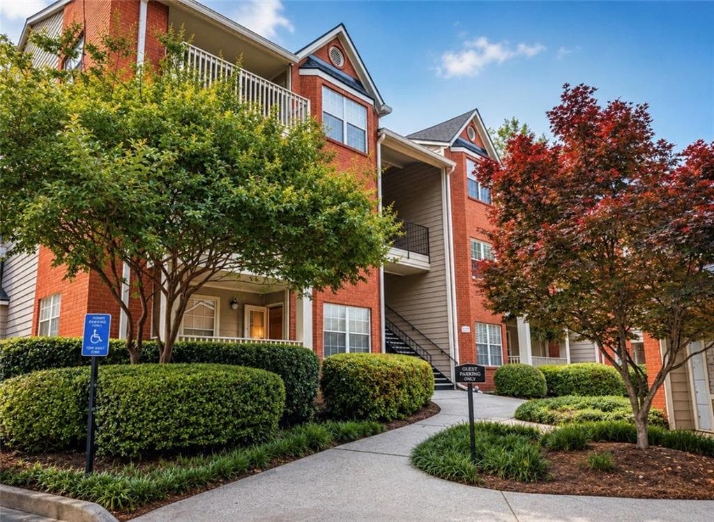 1 bedroom, 1 bathroom, 504 sq ft condominium for sale at 2043 Chastain Park Court, Atlanta, GA 30342