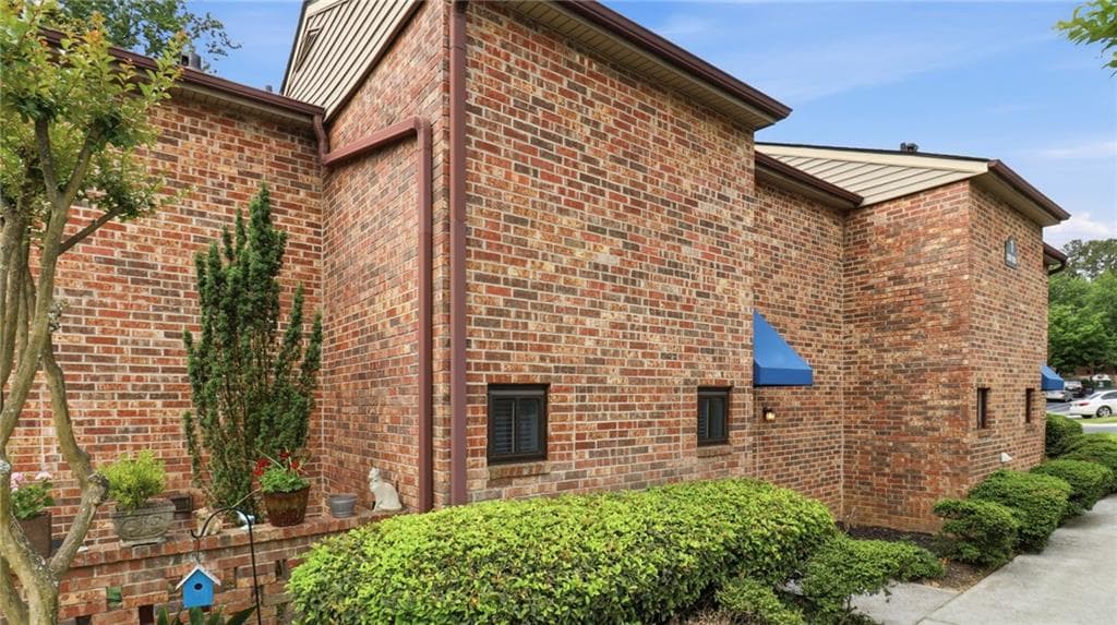2 bedroom, 2 bathroom, 1,150 sq ft condominium for sale at 2252 Pernoshal Court, Atlanta, GA 30338 — photo 3