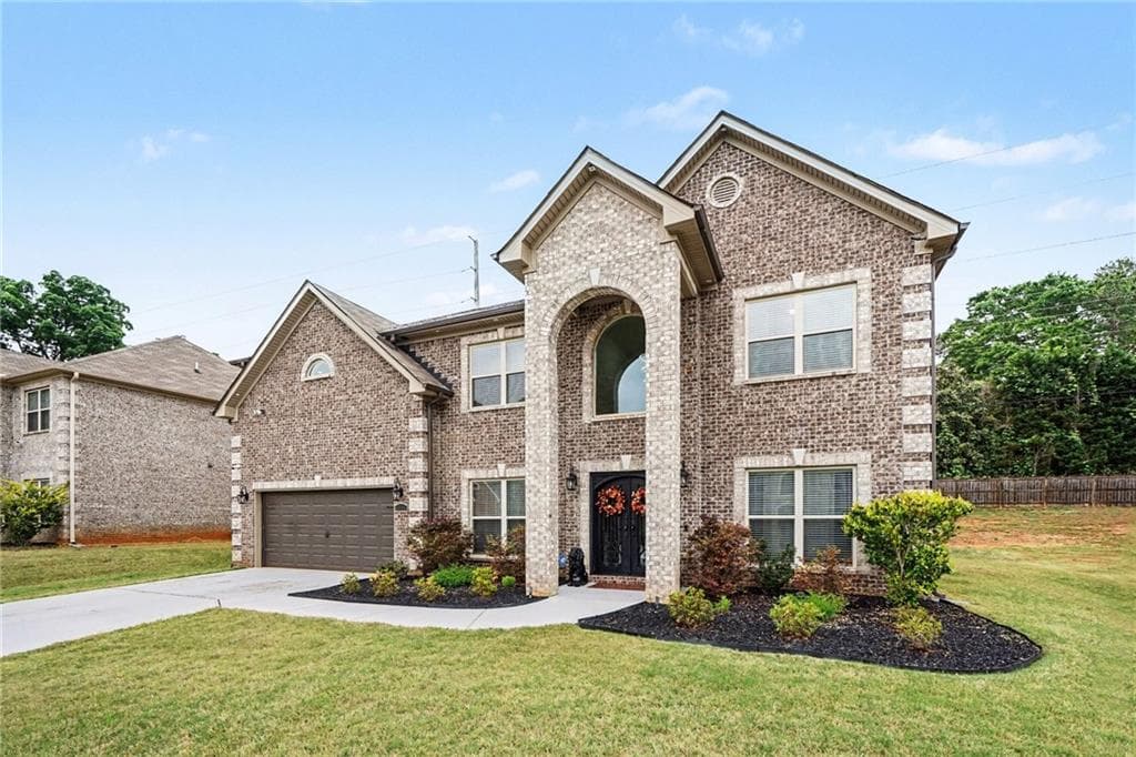 5 bedroom, 4 bathroom, 3,374 sq ft single family residence under contract at 4994 Lynnonhall Court, Lithonia, GA 30038 — photo 2