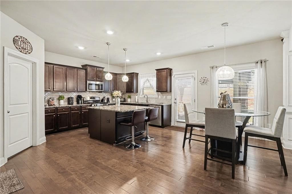 5 bedroom, 4 bathroom, 3,374 sq ft single family residence under contract at 4994 Lynnonhall Court, Lithonia, GA 30038 — photo 10