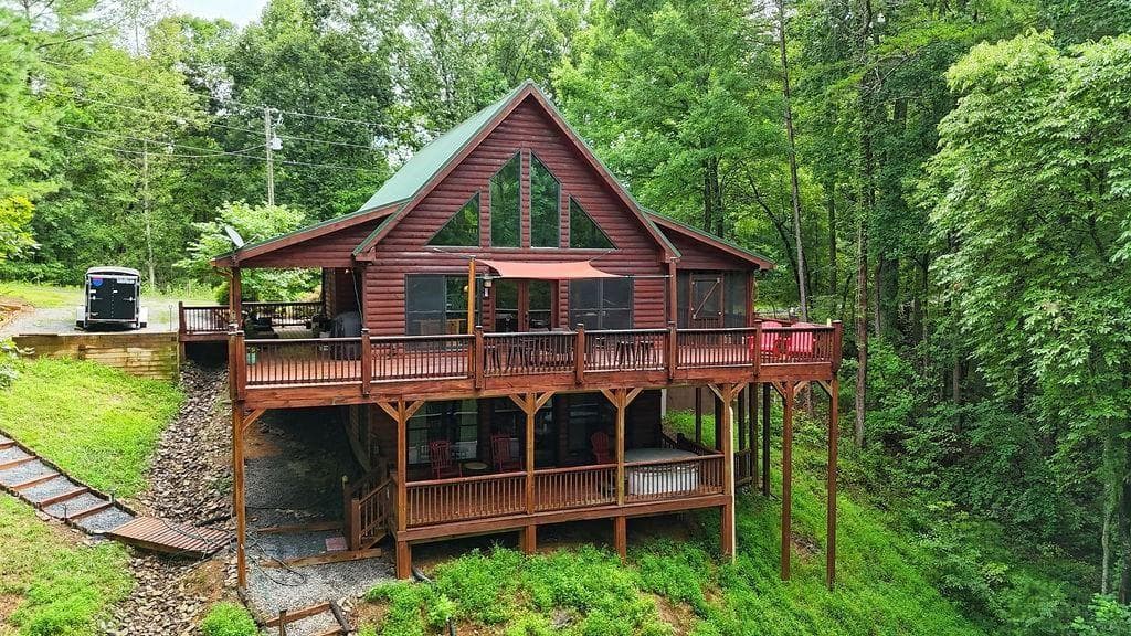 2 bedroom, 3 bathroom, 2,228 sq ft single family residence for sale at 85 Hunter Drive, Talking Rock, GA 30175