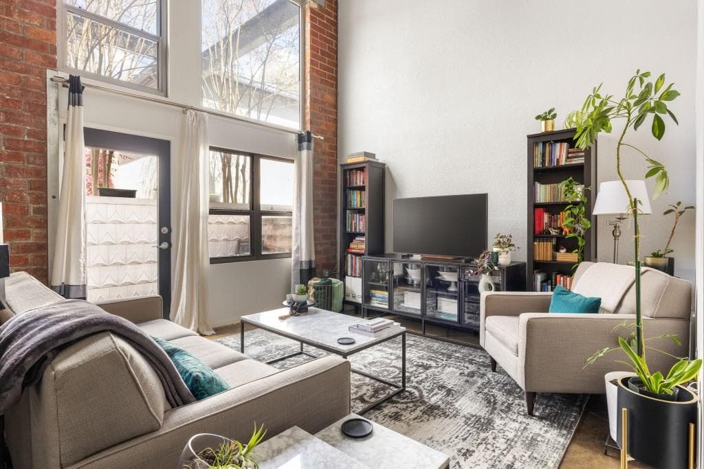 1 bedroom, 2 bathroom, 996 sq ft condominium sold at 195 Arizona Avenue 154, Atlanta, GA 30307