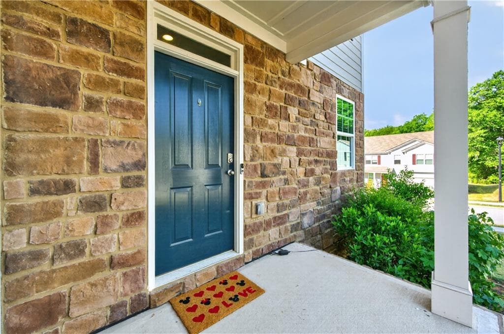 4 bedroom, 3 bathroom, 2,176 sq ft single family residence for sale at 401 Hughes Lane, Pendergrass, GA 30567 — photo 2