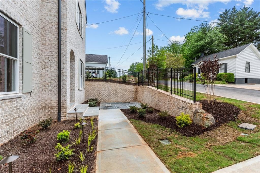 6 bedroom, 6 bathroom, 4,879 sq ft single family residence for sale at 29 E Park Street, Buford, GA 30518 — photo 4
