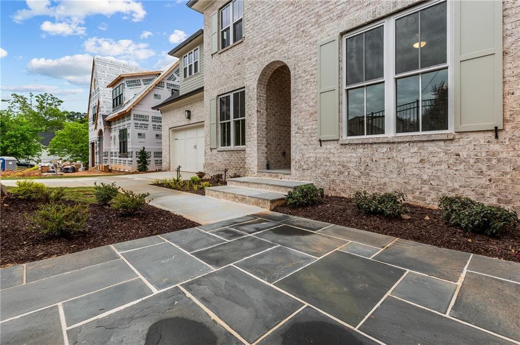 6 bedroom, 6 bathroom, 4,879 sq ft single family residence for sale at 29 E Park Street, Buford, GA 30518 — photo 5