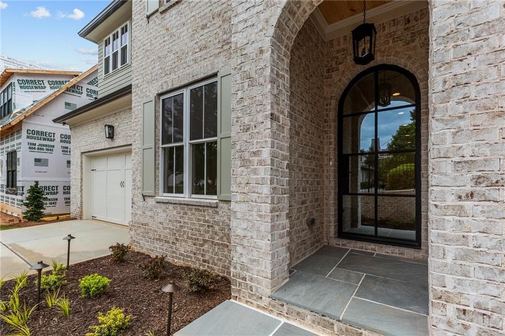 6 bedroom, 6 bathroom, 4,879 sq ft single family residence for sale at 29 E Park Street, Buford, GA 30518 — photo 6