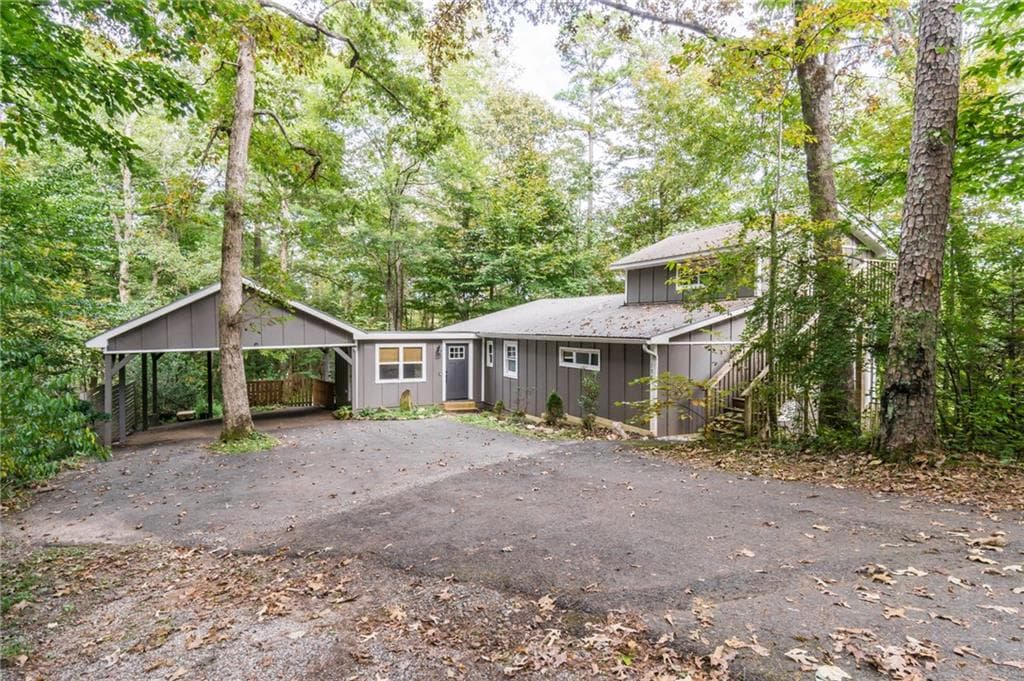 4 bedroom, 3 bathroom, 2,126 sq ft single family residence under contract at 136 Bob Edwards Drive, Dahlonega, GA 30533 — photo 2