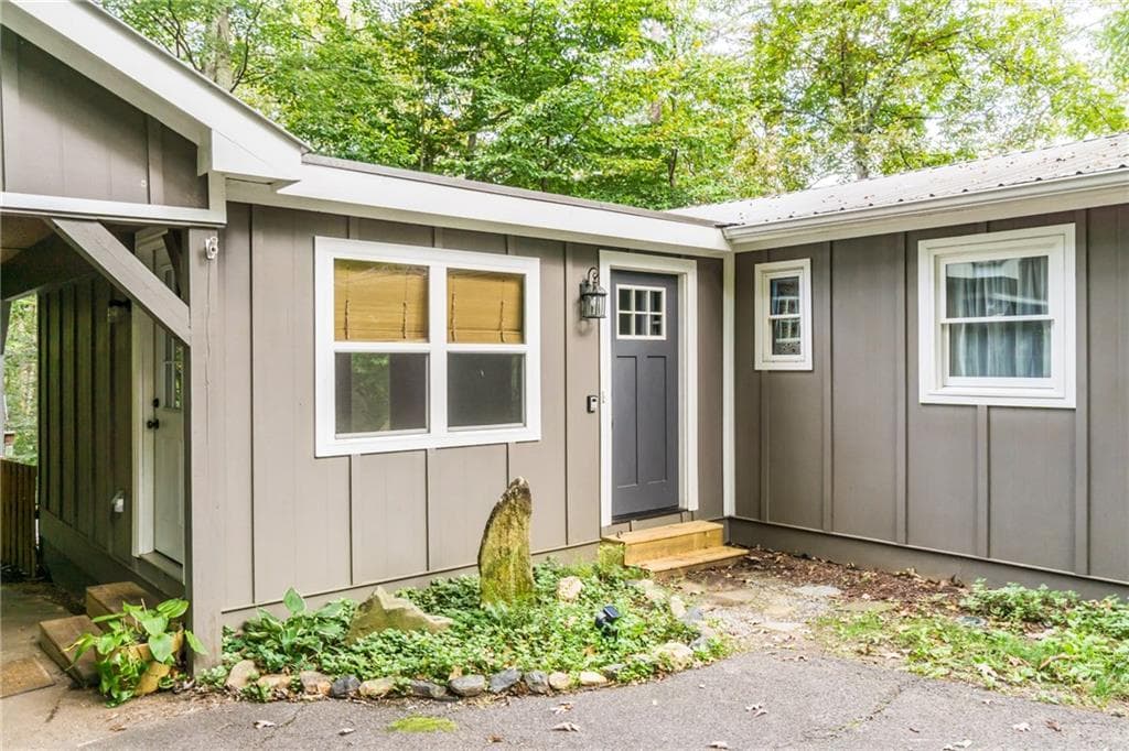 4 bedroom, 3 bathroom, 2,126 sq ft single family residence under contract at 136 Bob Edwards Drive, Dahlonega, GA 30533 — photo 3