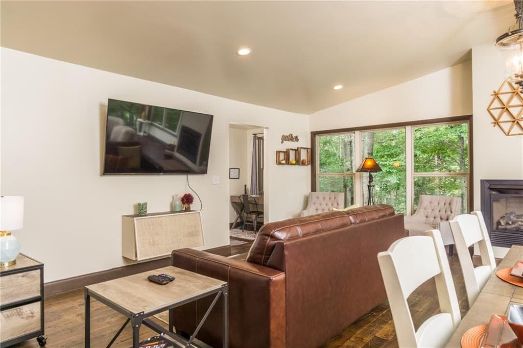 4 bedroom, 3 bathroom, 2,126 sq ft single family residence under contract at 136 Bob Edwards Drive, Dahlonega, GA 30533 — photo 7