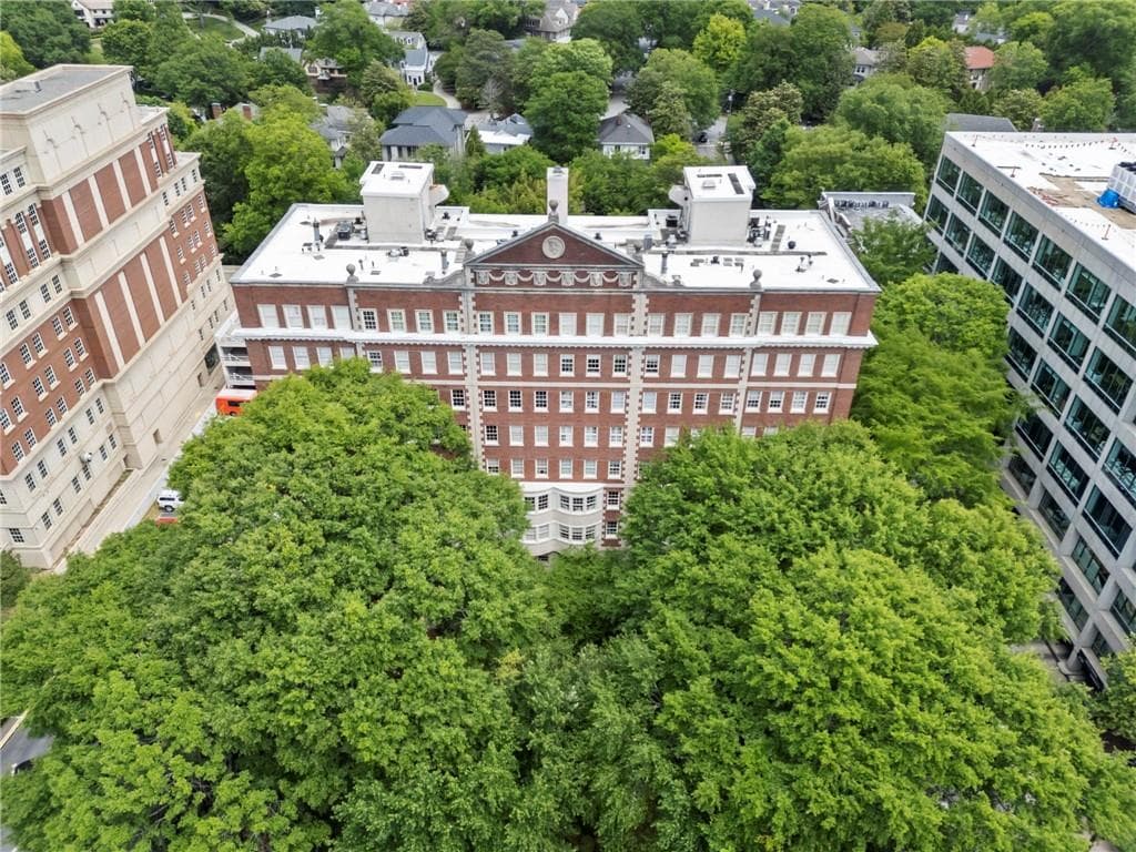 2 bedroom, 3 bathroom, 1,761 sq ft condominium sold at 1327 Peachtree Street 803, Atlanta, GA 30309