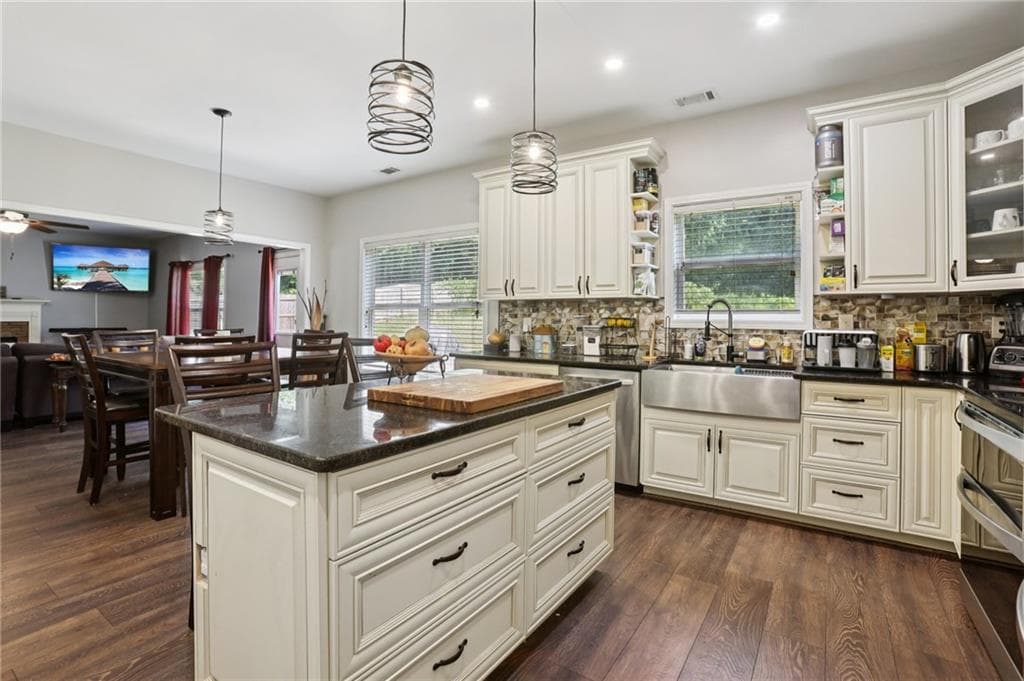 5 bedroom, 3 bathroom, 3,257 sq ft single family residence for sale at 4751 Crinklepoint Court, Douglasville, GA 30134 — photo 10