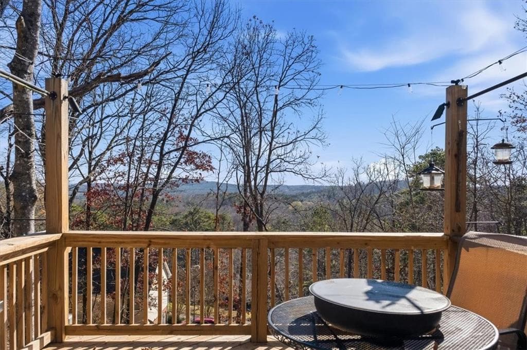 5 bedroom, 3 bathroom, 2,464 sq ft single family residence under contract at 9 Downing Street, Rome, GA 30161 — photo 2