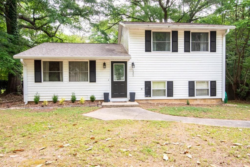 3 bedroom, 2 bathroom, 1,512 sq ft single family residence sold at 121 Sweetgum Road, Peachtree City, GA 30269