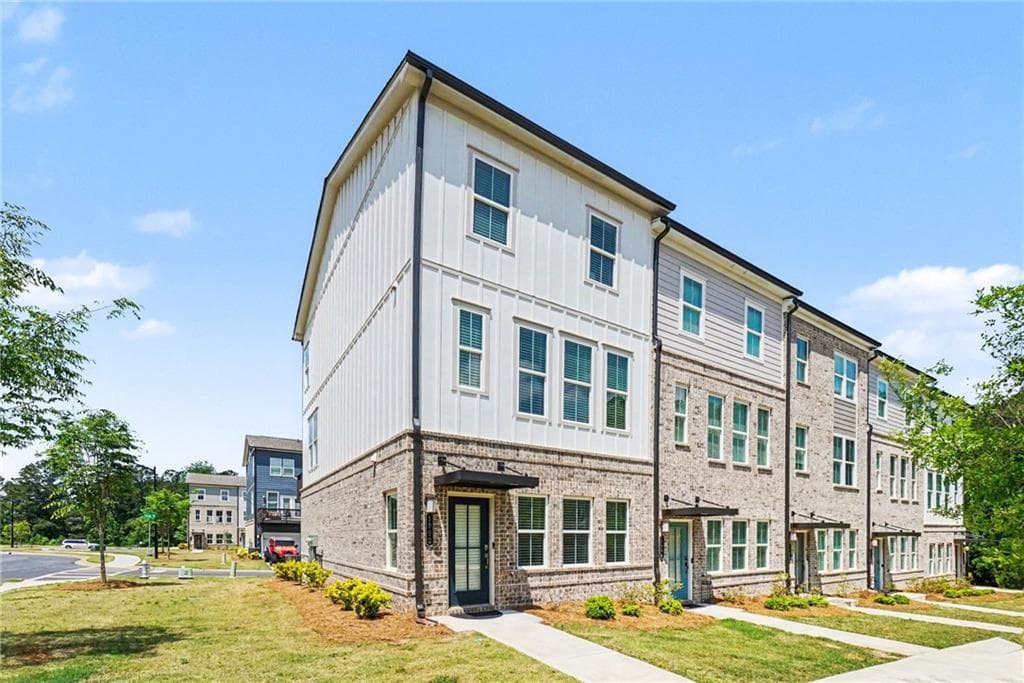 3 bedroom, 4 bathroom, 1,972 sq ft townhouse for sale at 1000 Taylor Court, Acworth, GA 30102 — photo 2
