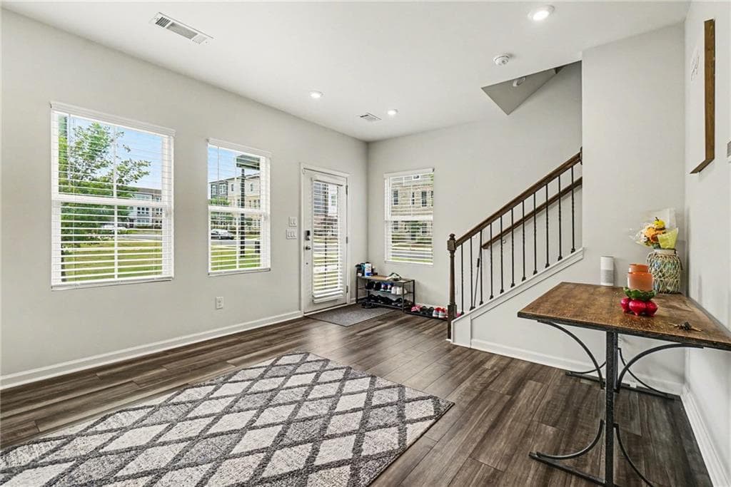 3 bedroom, 4 bathroom, 1,972 sq ft townhouse for sale at 1000 Taylor Court, Acworth, GA 30102 — photo 4